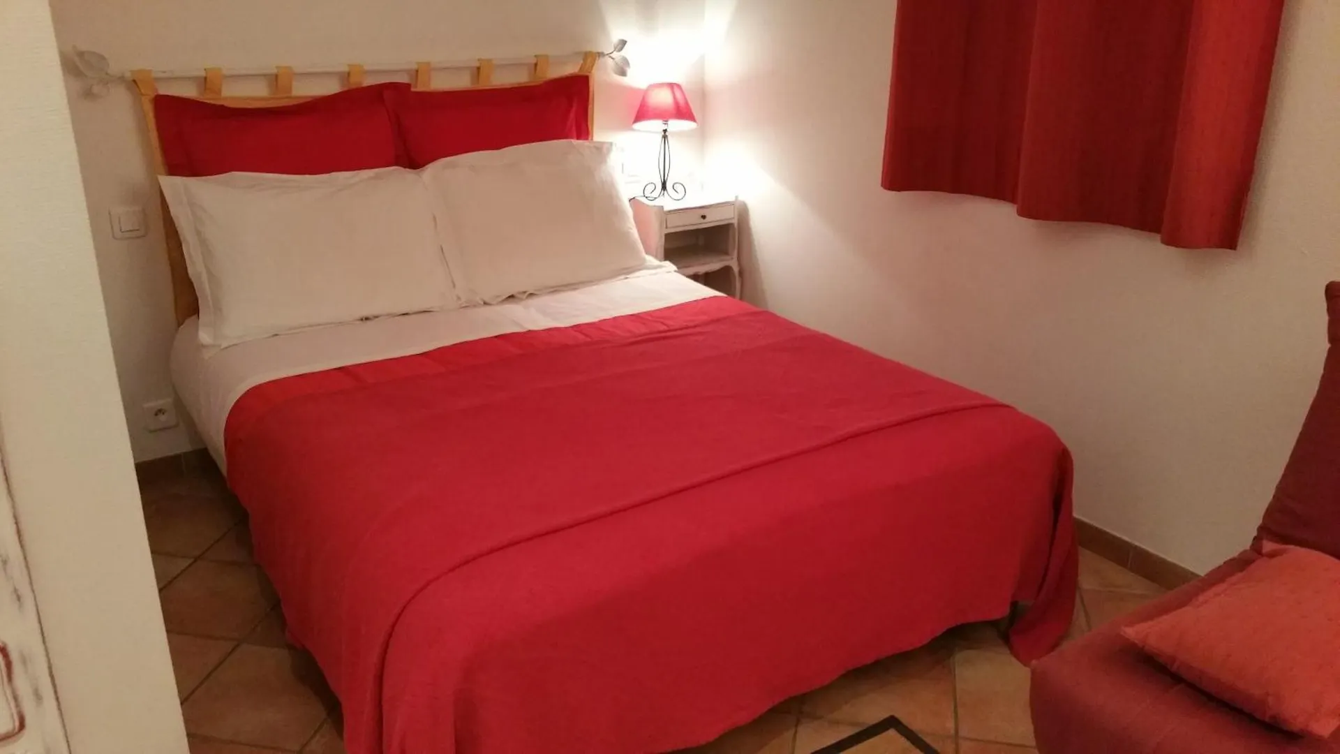 La Cigale Sous L'Olivier Bed & Breakfast Le Castellet  France